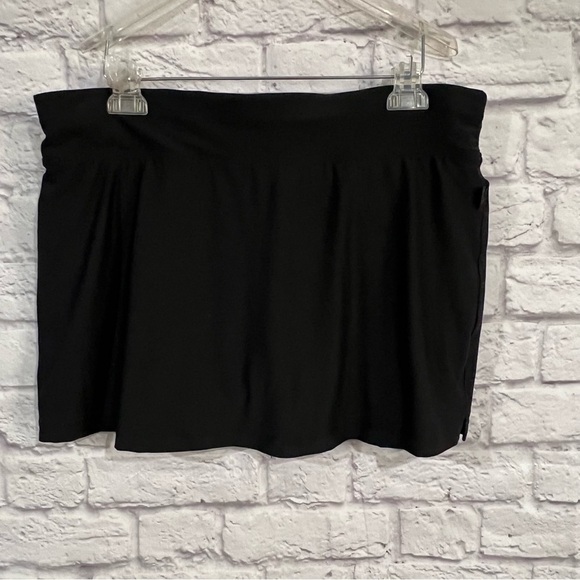 Nike womens size medium(8-10) dri fit skirt skort built in shorts classic black - Picture 2 of 3